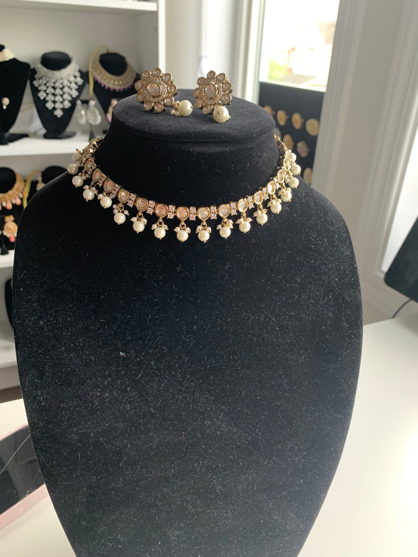 Uncut Kundan Sleek Necklace Set