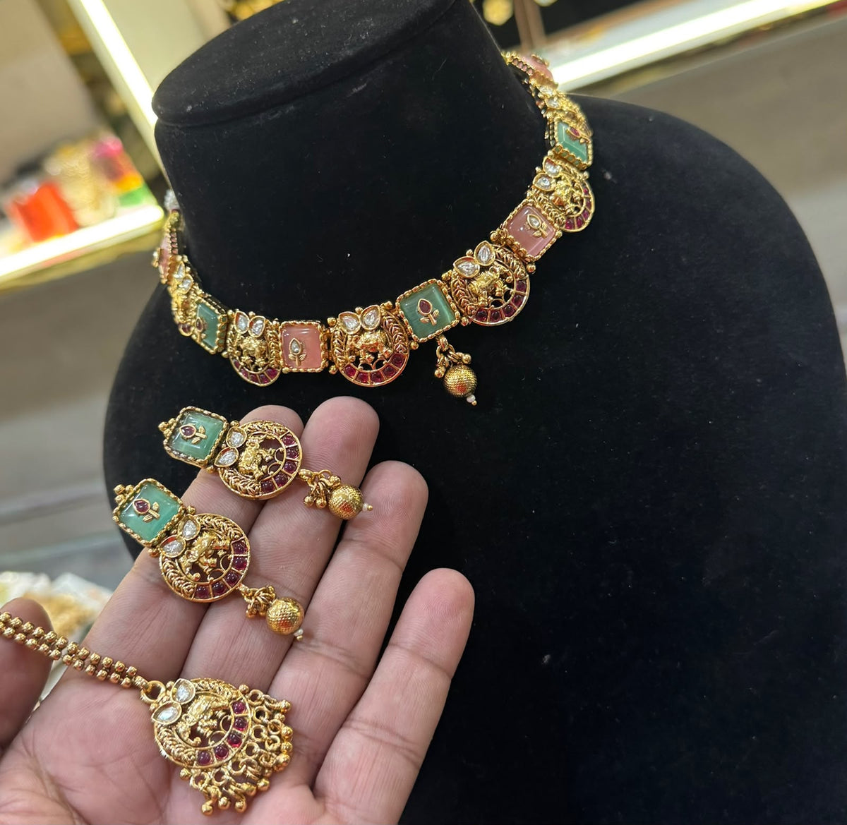 Heritage Choker Set