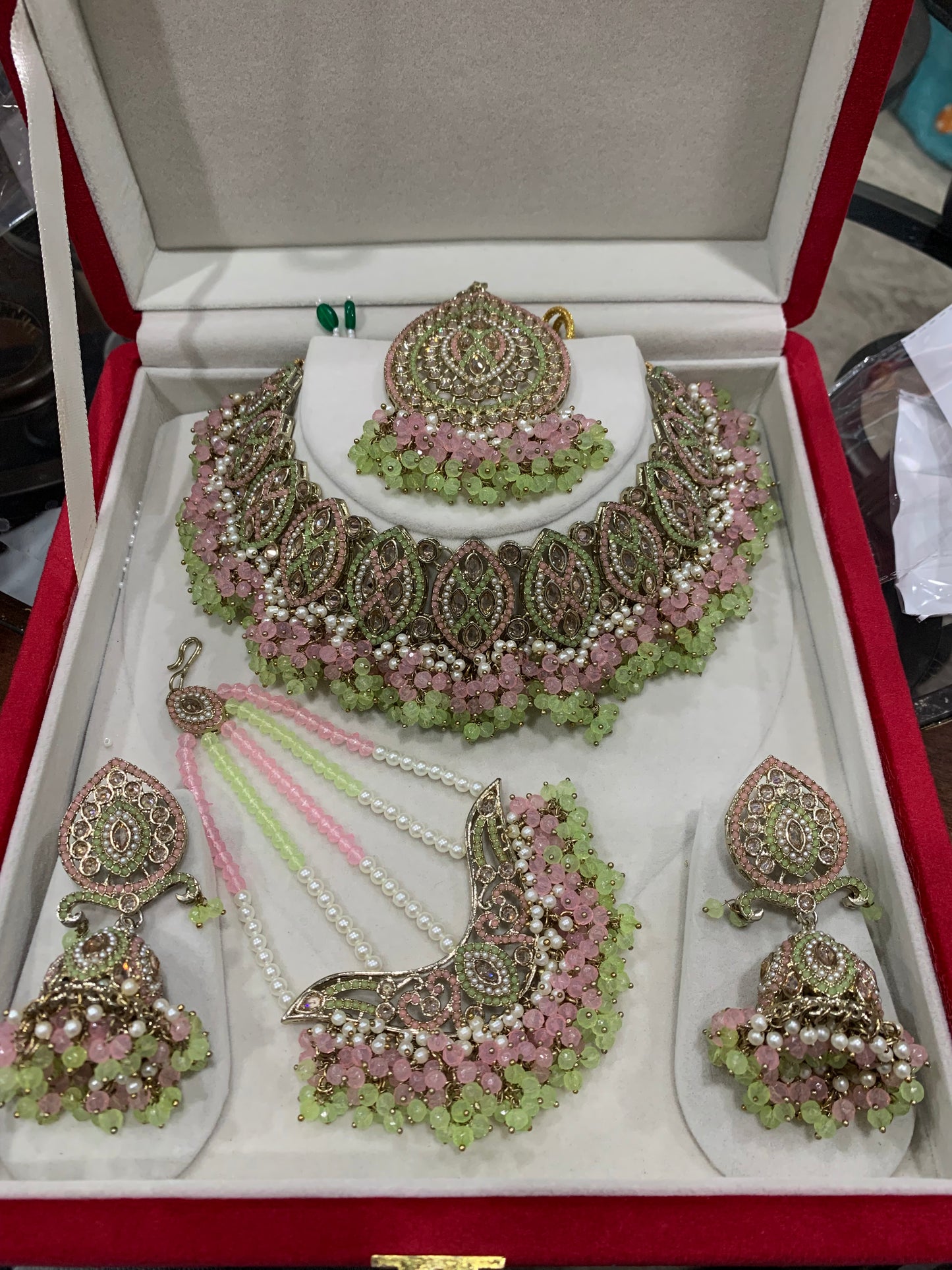 Necklace Set with Paasa