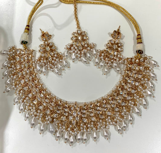 Tyani Kundan Necklace Set image 0