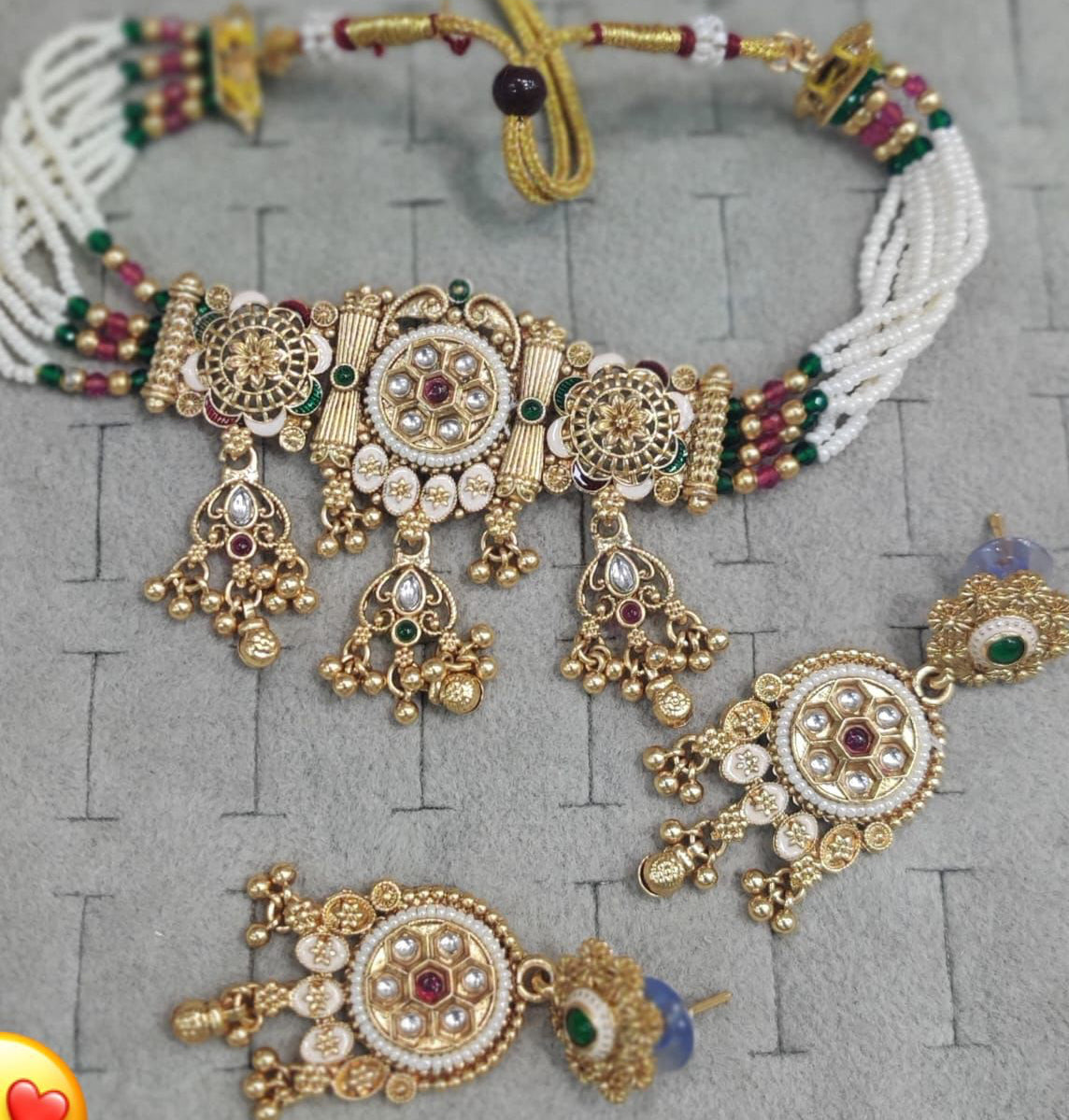Choker set