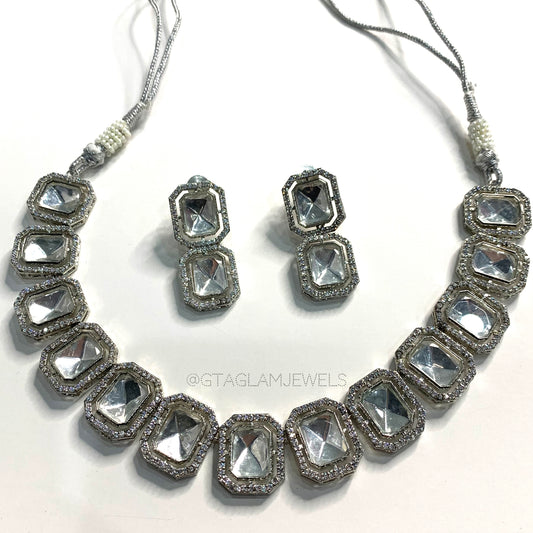 Uncut Kundan Necklace Set image 0