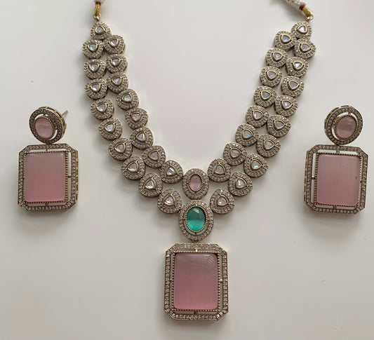 Uncut Kundan Pendant Set