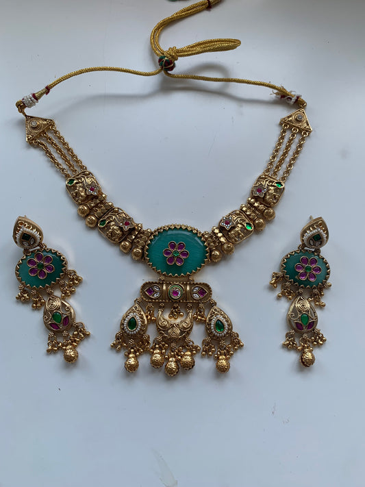 Heritage Necklace Set