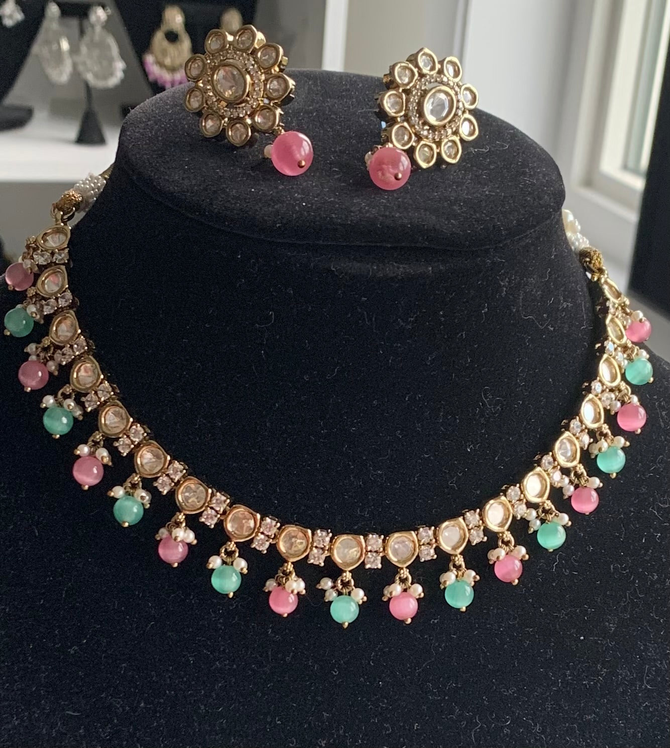 Uncut Kundan Sleek Necklace Set