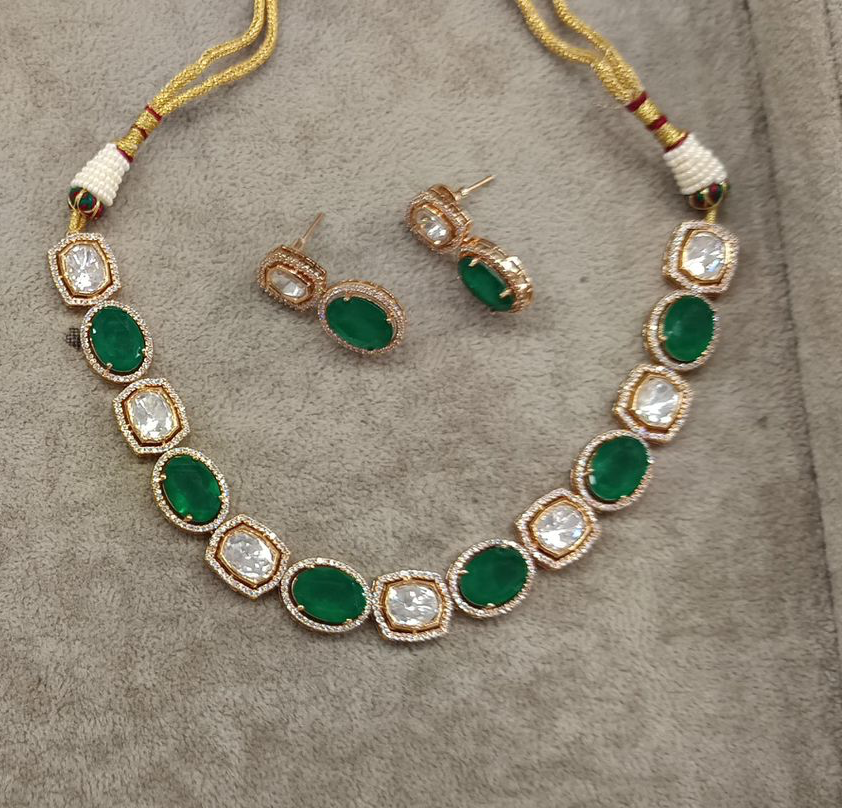 Tyani Kundan Set