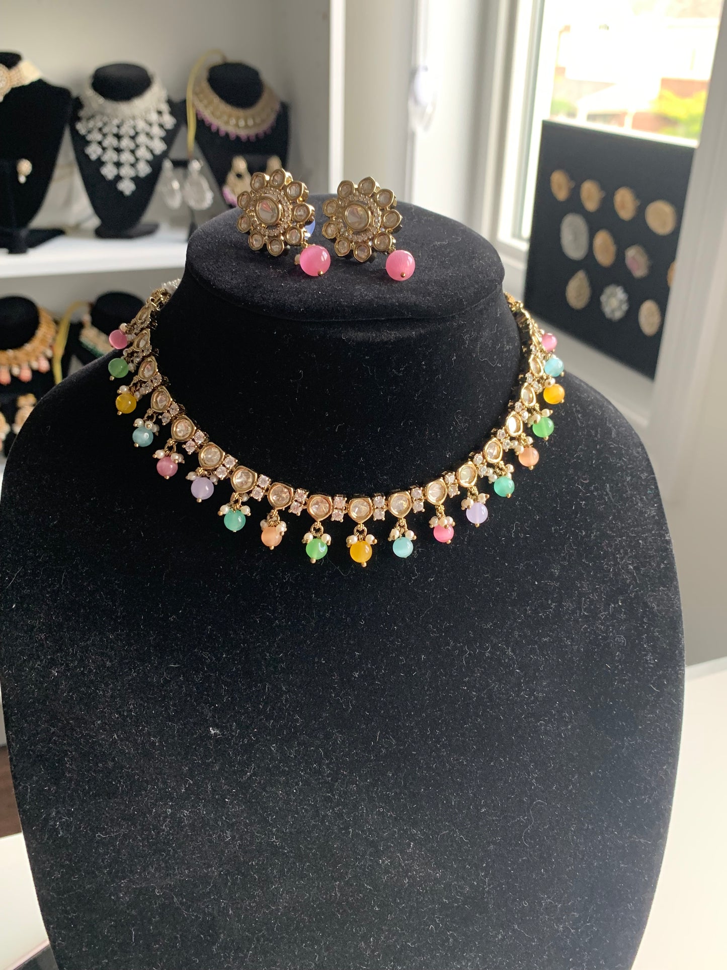 Uncut Kundan Sleek Necklace Set