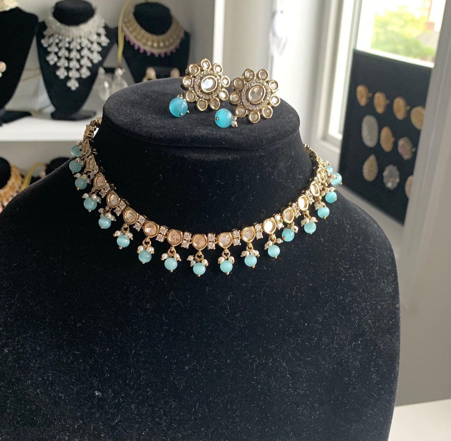 Uncut Kundan Sleek Necklace Set