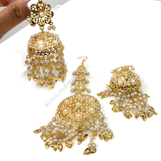 Jadau Earrings & Tikka Set image 0